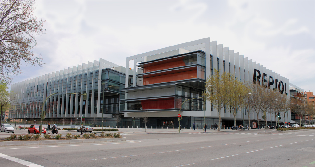 Repsol_headquarters_(Madrid)_03.jpg